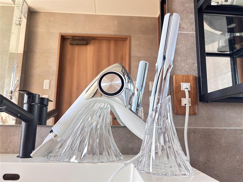 Suite Room - ReFa - hair dryer and hair iron